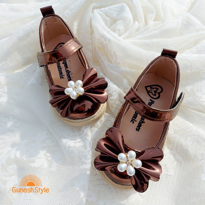 کفش بابت دخترانه چرم مدل پاپیون مرواریدی قهوه ای