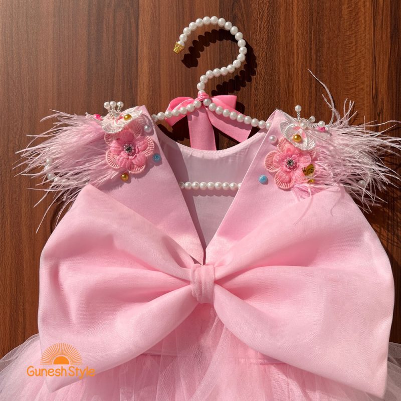 پیراهن پرنسسی ساتن و توری صورتی پشت پاپیون‌ الا