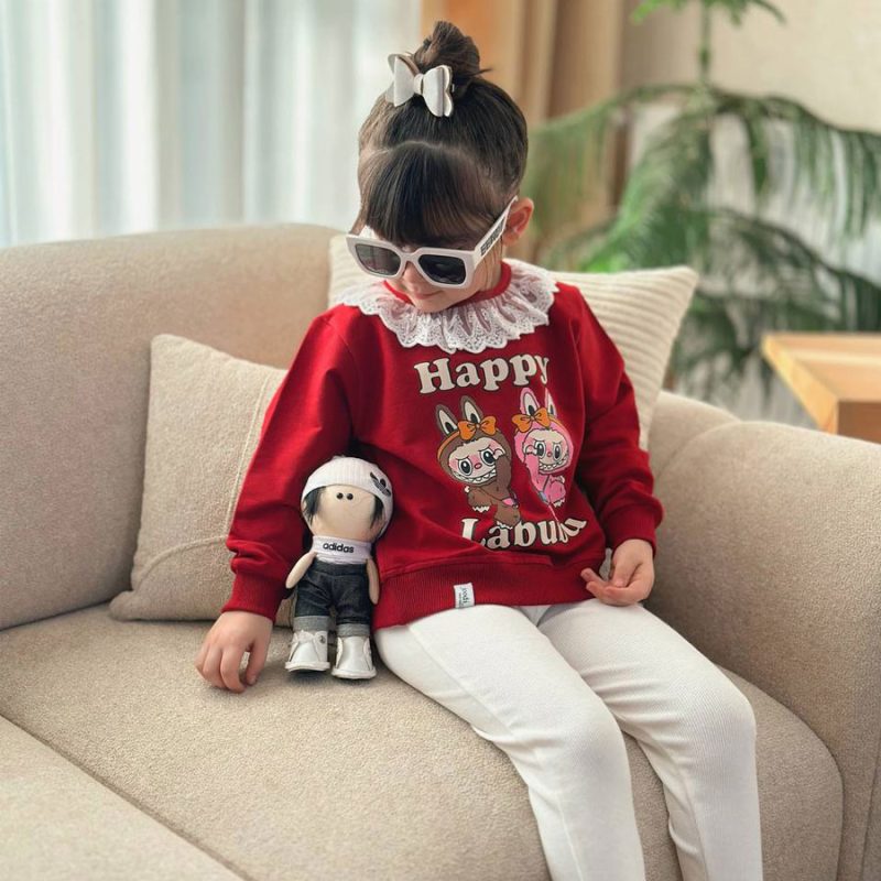 بلوز دورس بچگانه طرح لبوبو (Labubu) رنگ قرمز